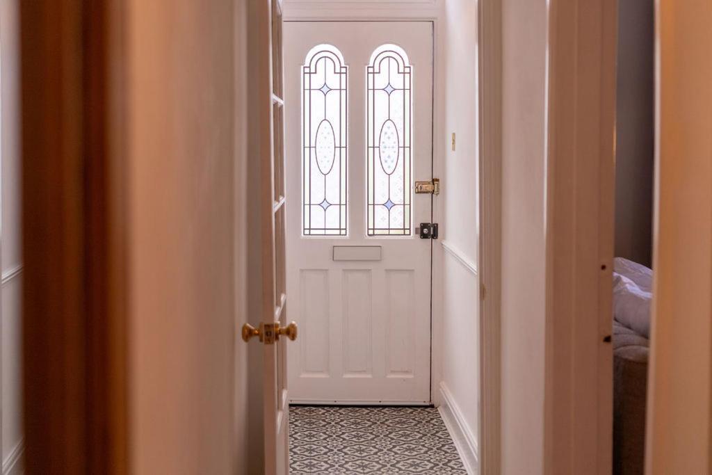 Elegant 3 Bedroom Home In The Centre Of צ'לטנהם מראה חיצוני תמונה