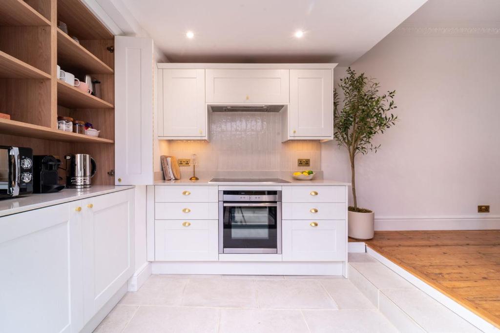 Elegant 3 Bedroom Home In The Centre Of צ'לטנהם מראה חיצוני תמונה