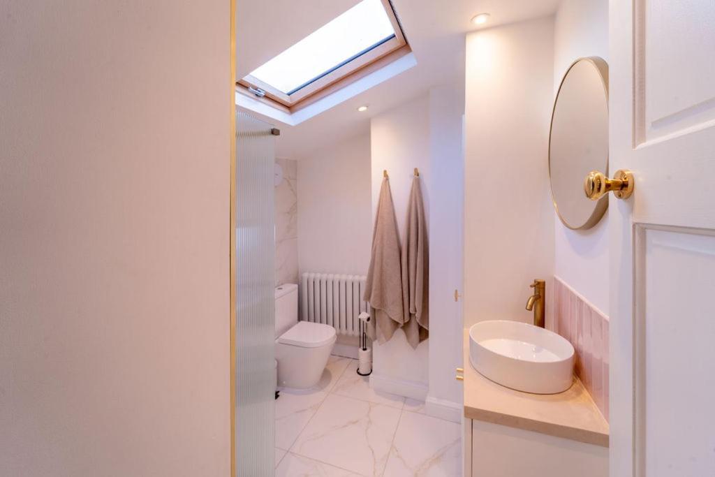Elegant 3 Bedroom Home In The Centre Of צ'לטנהם מראה חיצוני תמונה