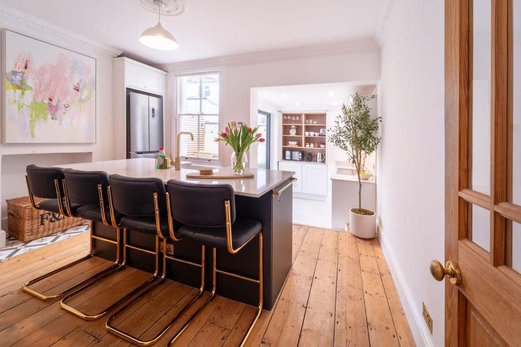 Elegant 3 Bedroom Home In The Centre Of צ'לטנהם מראה חיצוני תמונה